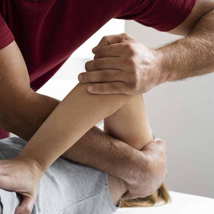 Soulager les traumatismes physiques grâce à l’ostéopathie